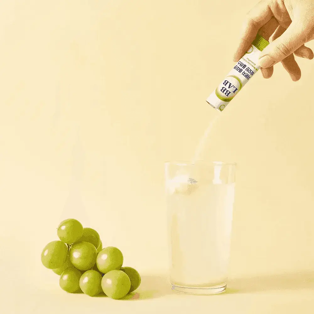 Pouring BB Lab collagen biotin into water